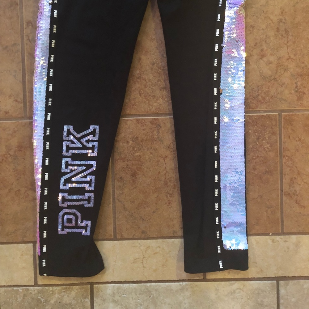 NWOT VS PINK Legging with Reversible Sequins!